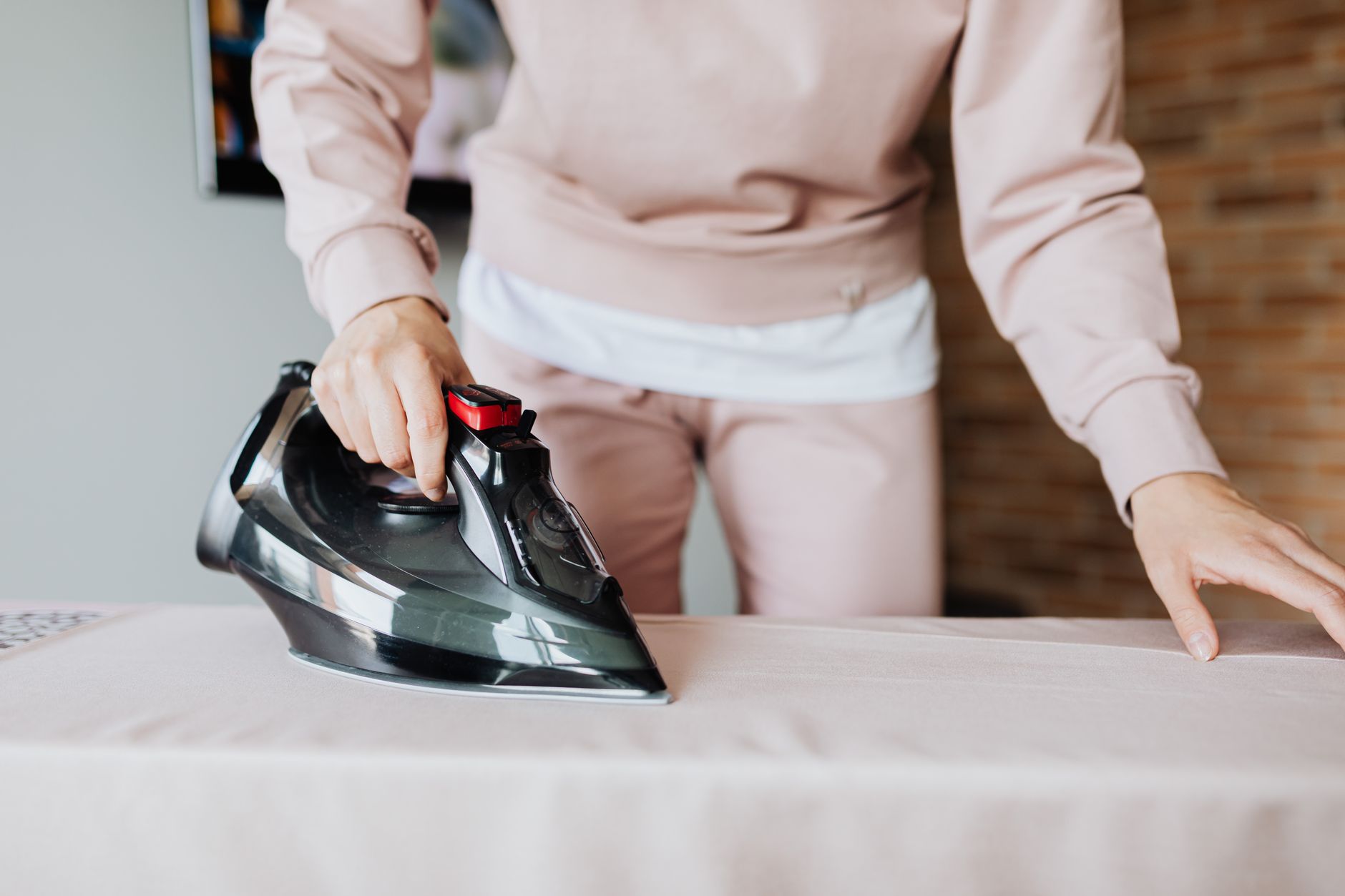 Finishing a garment